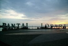 Menikmati Pemandangan Matahari Tenggelam Di Pantai Losari Makassar