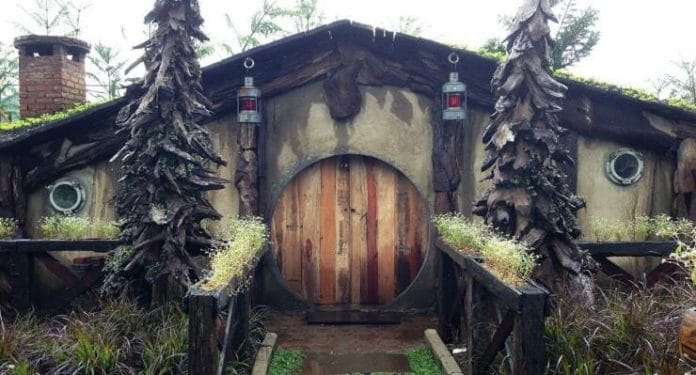 Rumah Kurcaci Hingga Rumah Hobbit Semua Ada Di Seribu Batu Songgo Langit