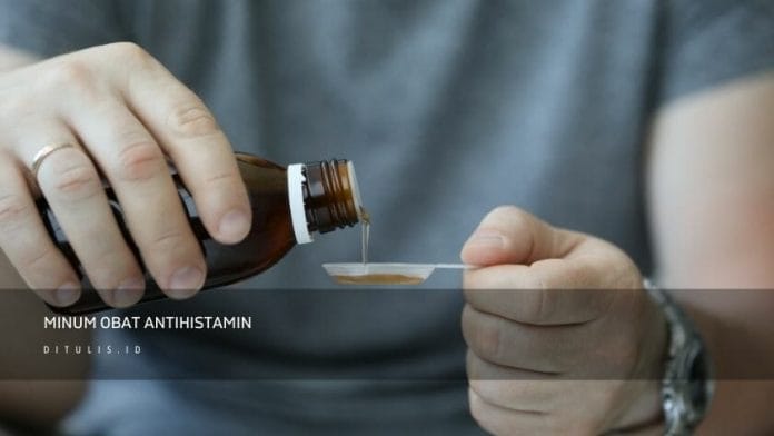 Minum Obat Antihistamin